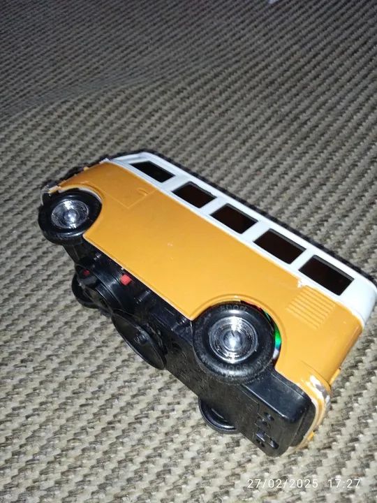 Carrinho Volkswagen Kombi - Brinquedo bate e volta com sons e luzes - Foto 4