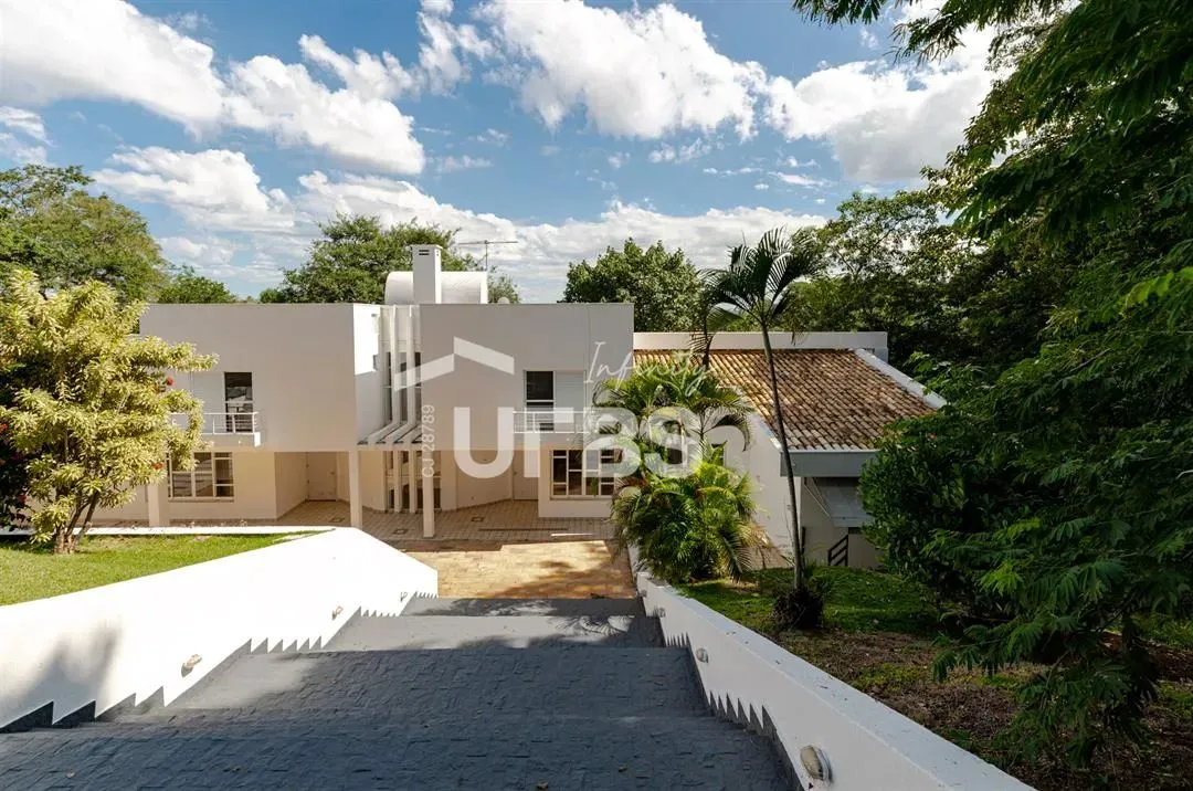 SOBRADO COM 6 QUARTOS NO ALDEIA DO VALE.
