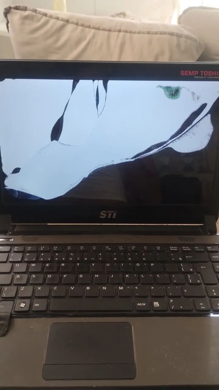 Notebook Semp Toshiba STI - Tela desse jeito - Foto 2