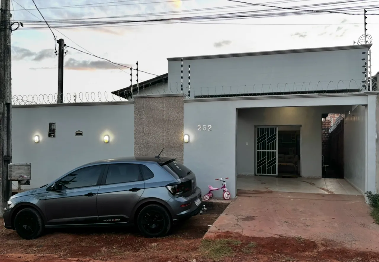 Casa no Satelite bem localizada, rua paralela a av padre anchieta