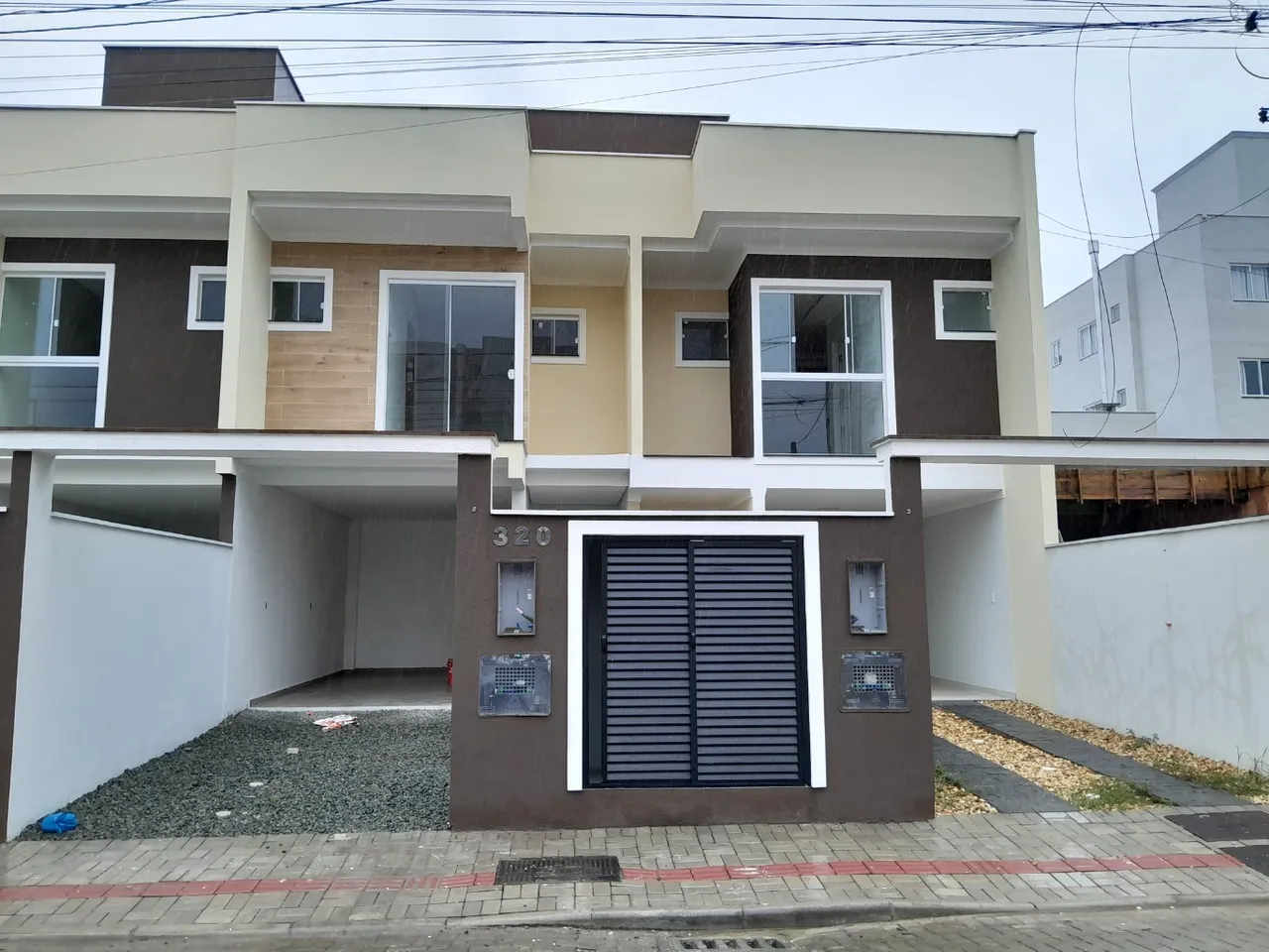 Sobrado à venda em Balneário Piçarras 300 mts da Praia