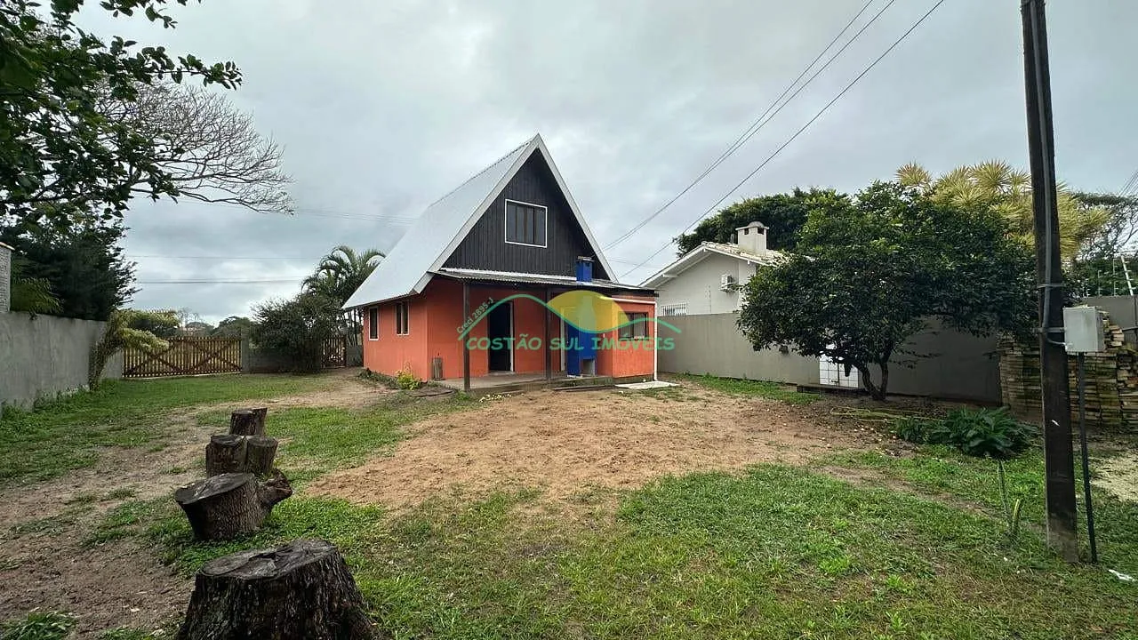 Terreno plano com 371m², no Campeche, com Chalé pronto para morar ou investir, Florianópol