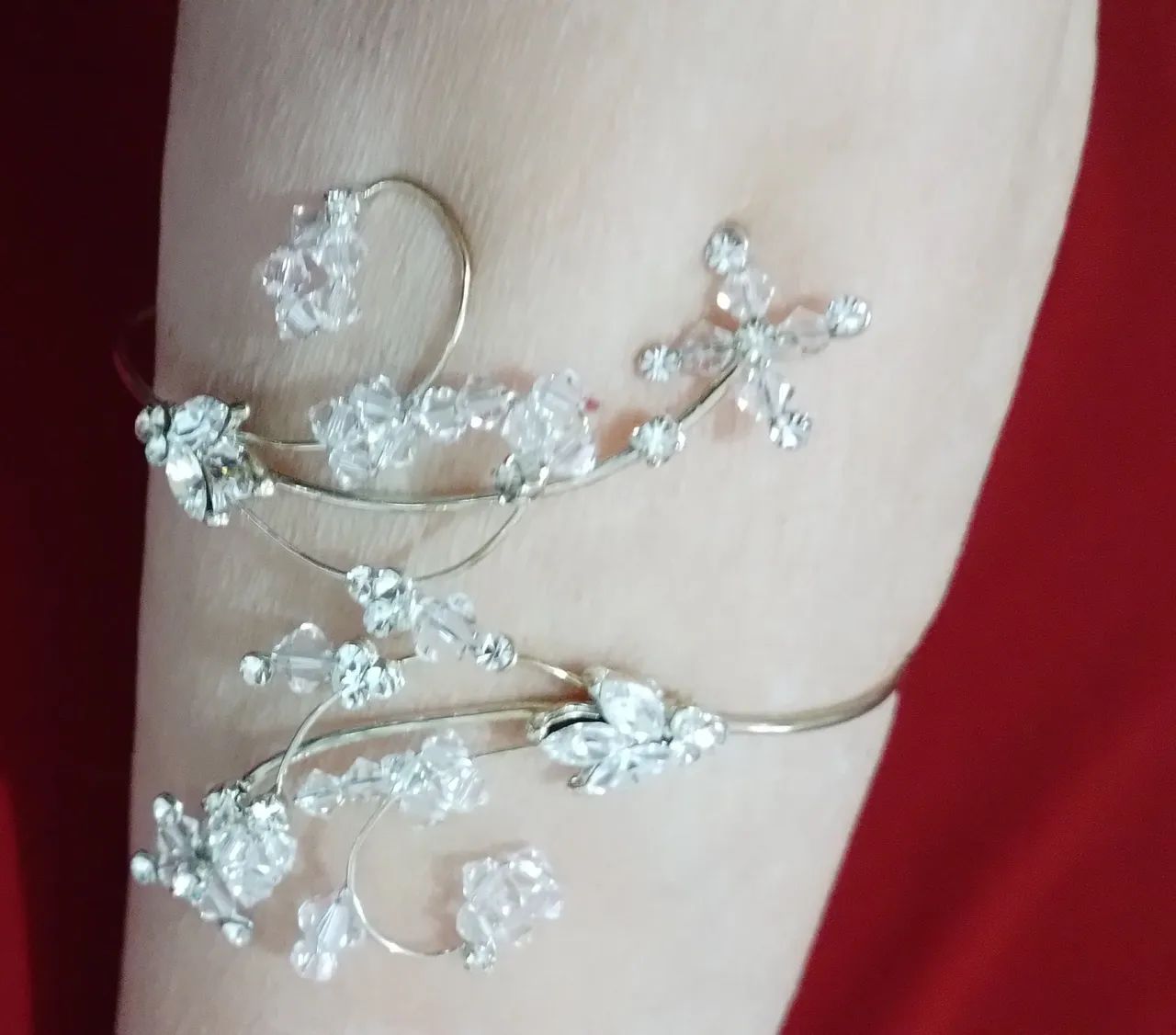 Bracelete Dourado Decorado com Cristais.   - Foto 3