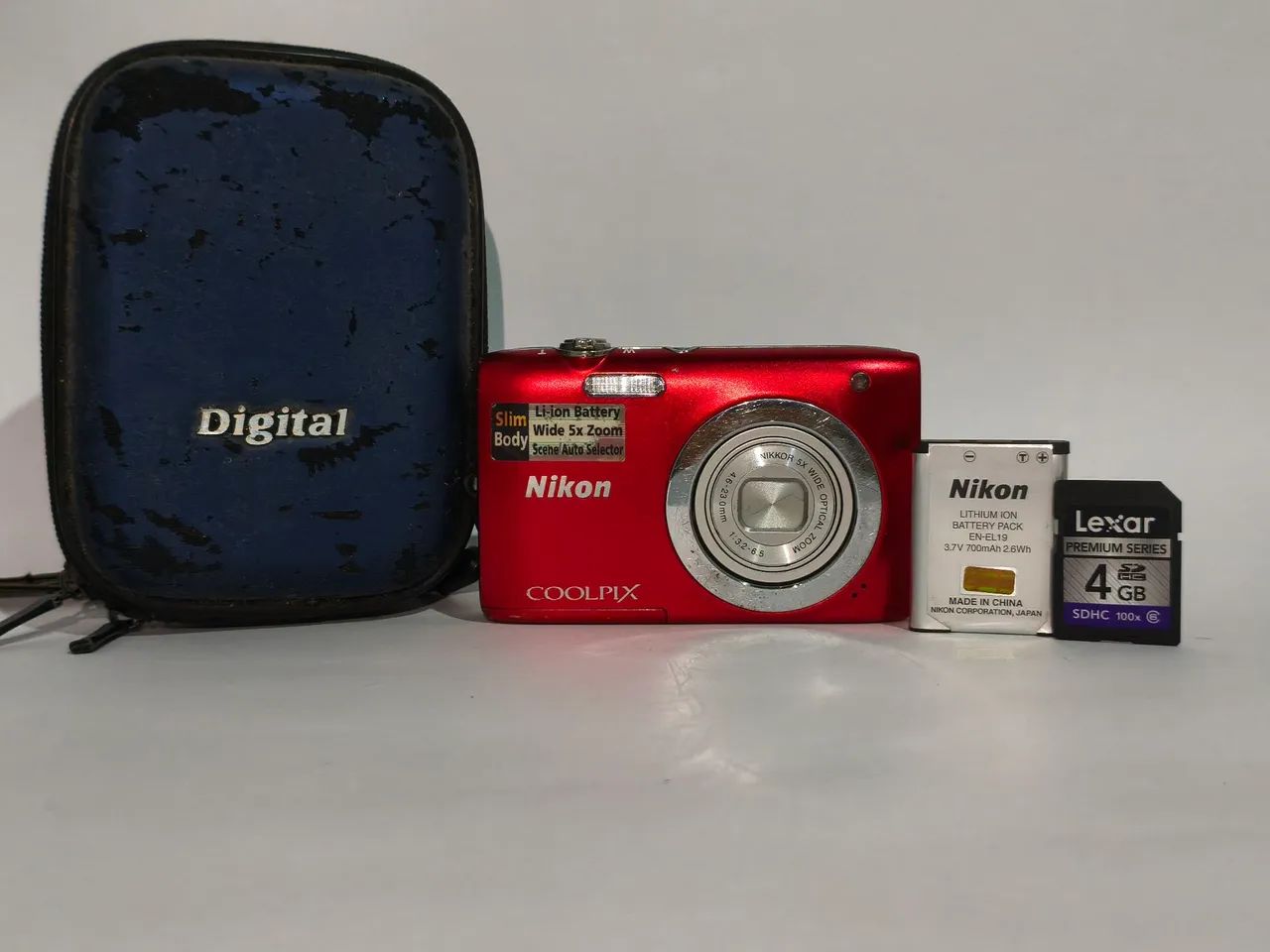 CyberShot Nikon Coolpix Red - Complete with Bag, Card and Original Battery!64318753039617120