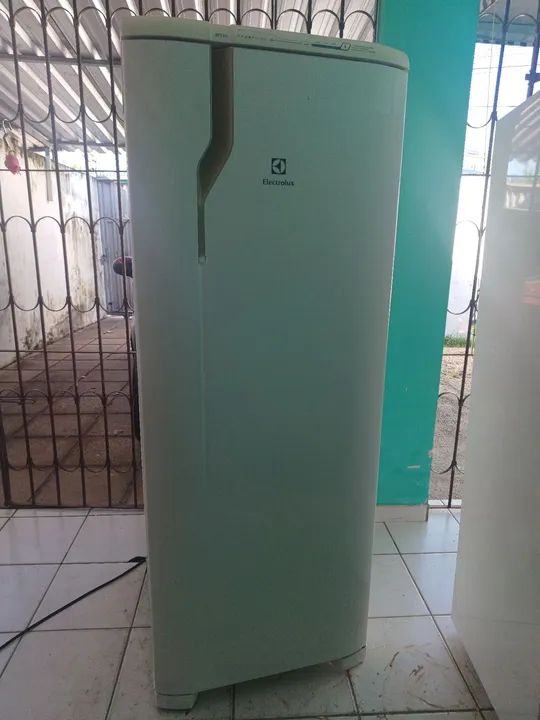 Geladeira Electrolux Branca frost free  - Foto 6