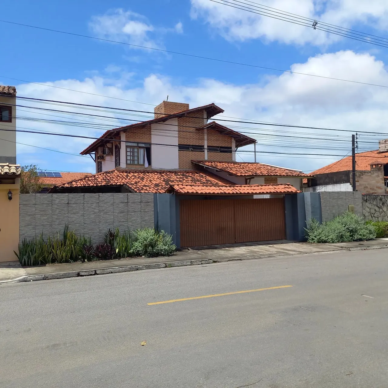 Sobrado para venda possui 240 metros quadrados com 3 quartos em Gruta de Lourdes - Maceió