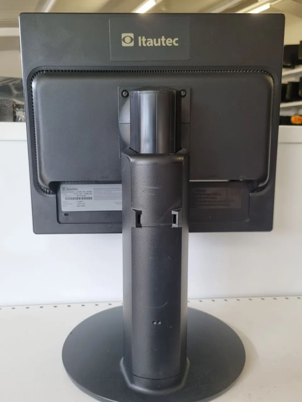 Monitor 17" Polegadas Quadrado com Base Regulagem de Altura e Giratória - Foto 4