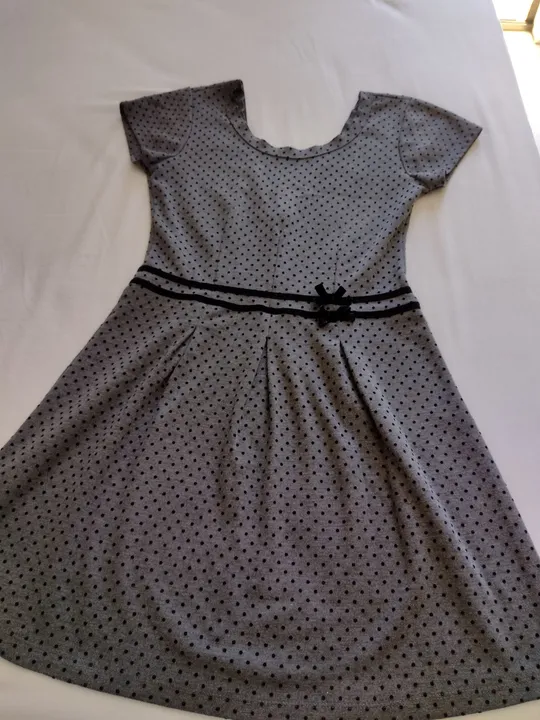 Vestido feminino cinza com bolinhas pretas - 38