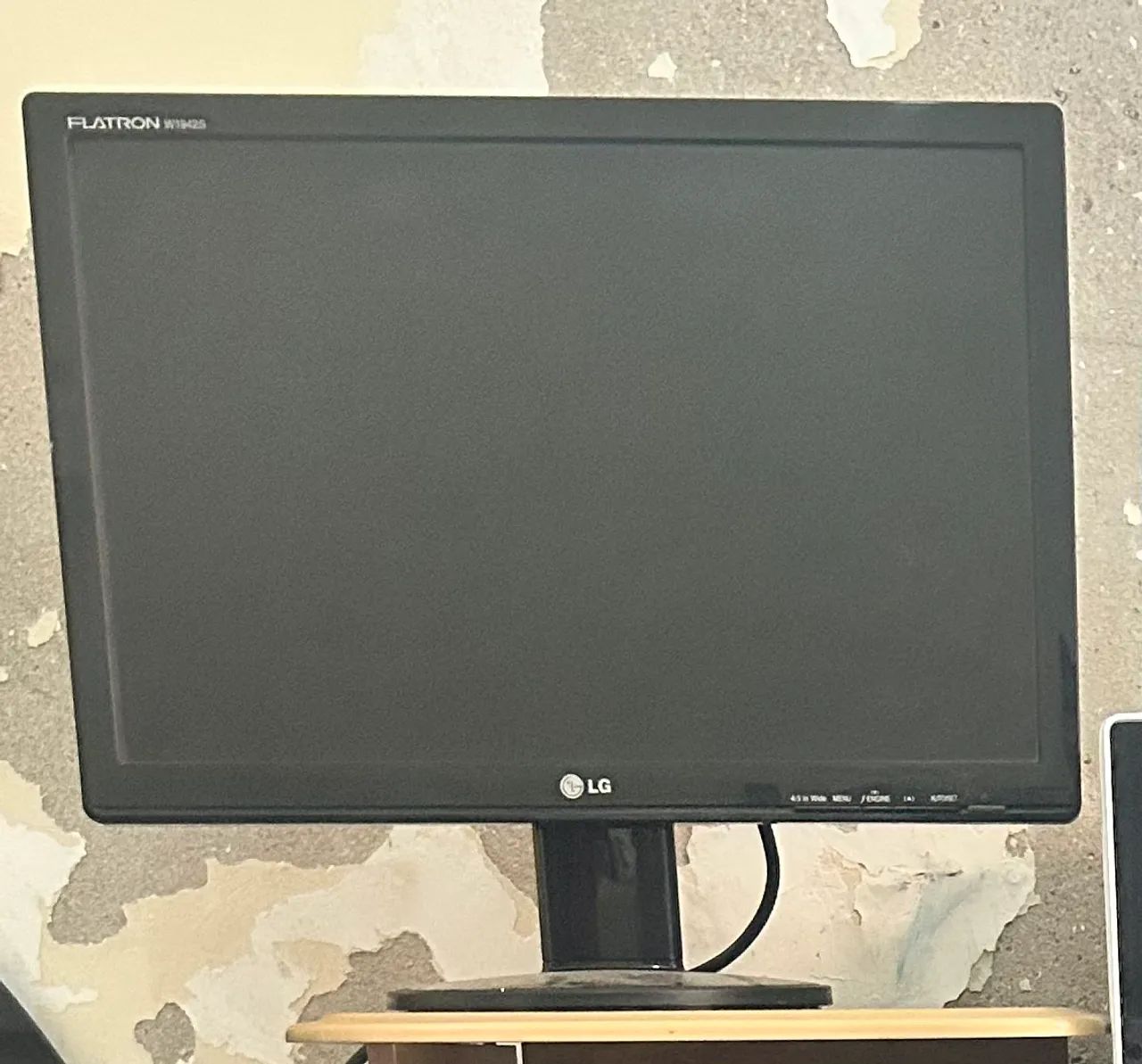 Monitor LG64302736008065120