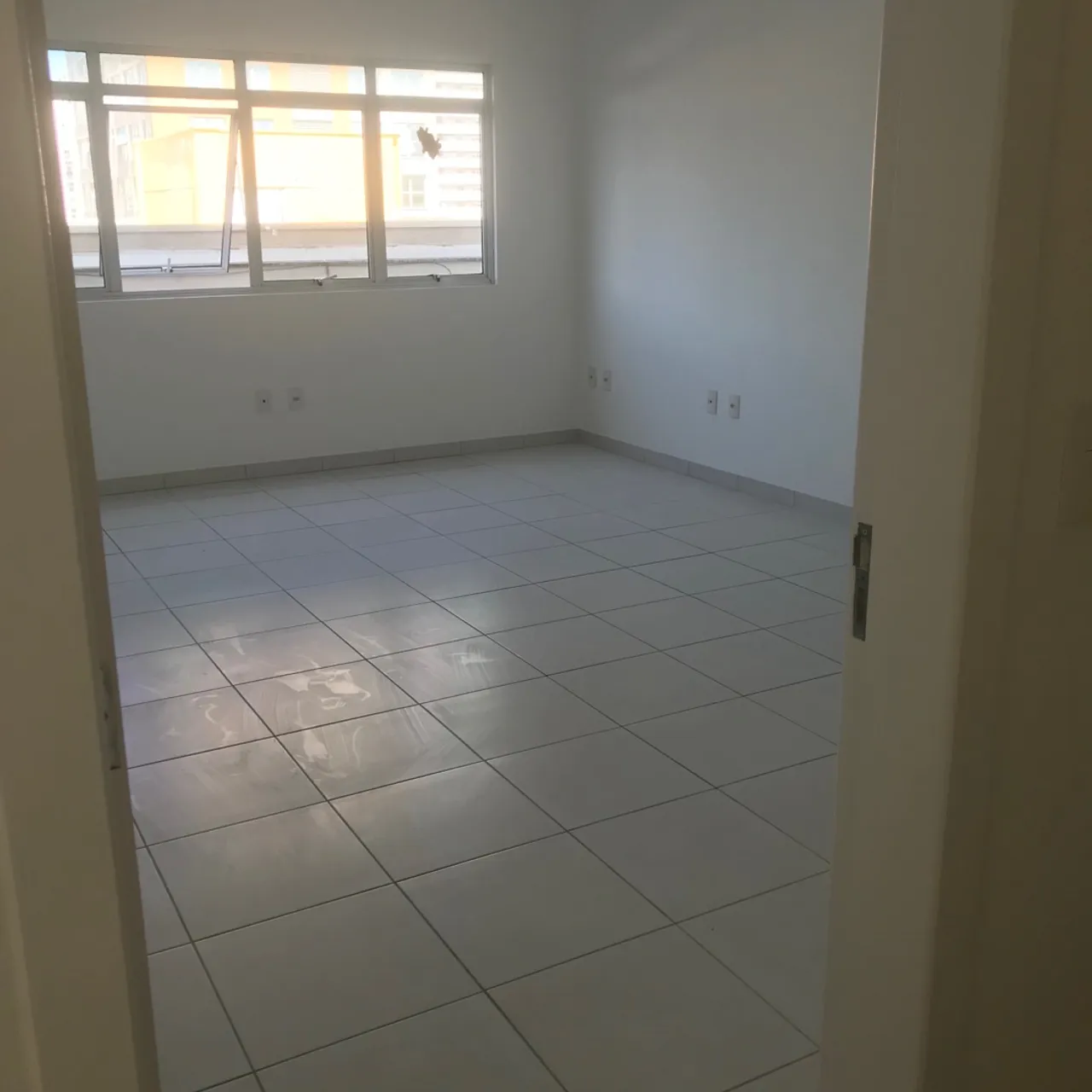 Sala na Av Atílio p. pagani Palhoça, próximo ao do Brasil ao lado do B. Bradesco
