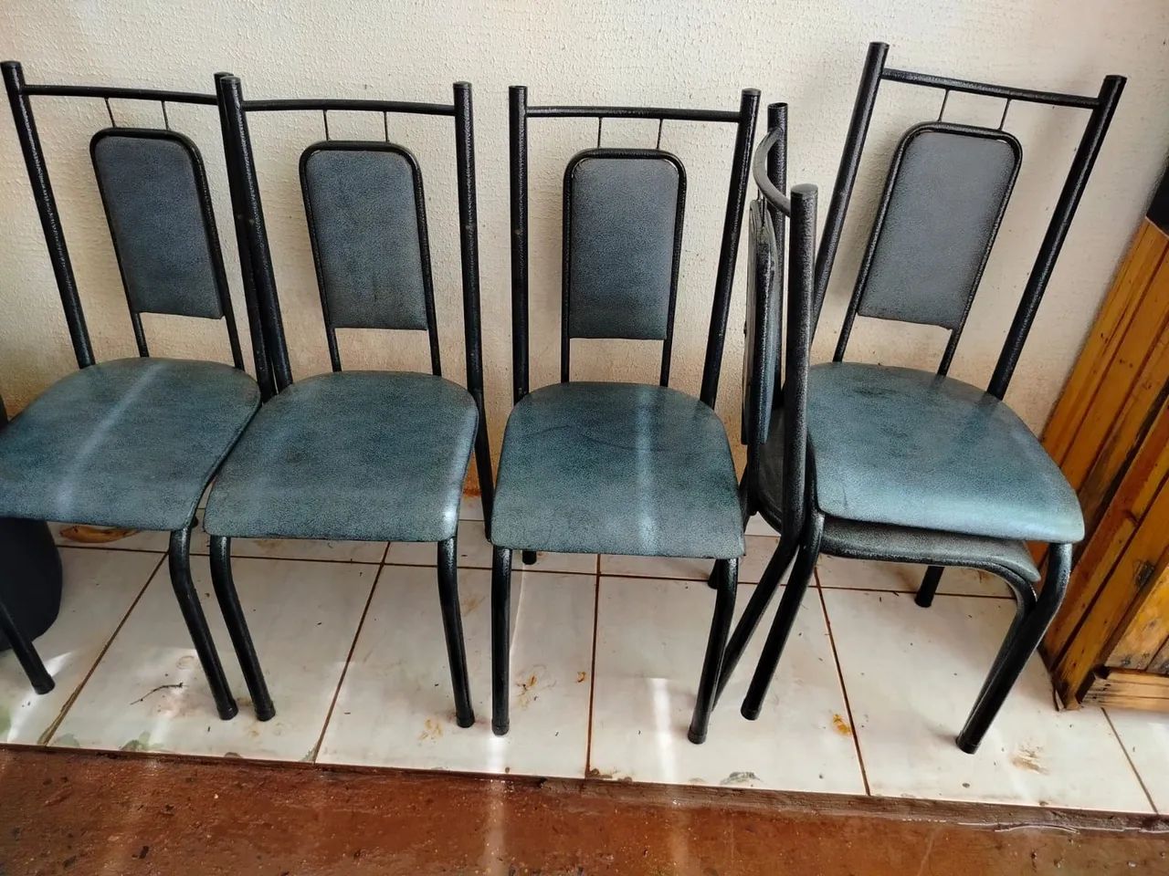 Vendo 6 cadeiras por R$250,00 - Foto 4