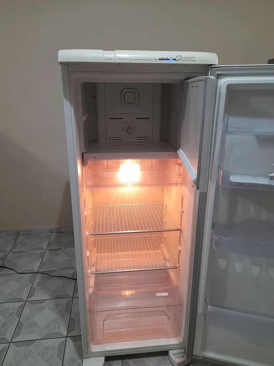 Geladeira Electrolux - Ideal para seu dia a dia! - Foto 3