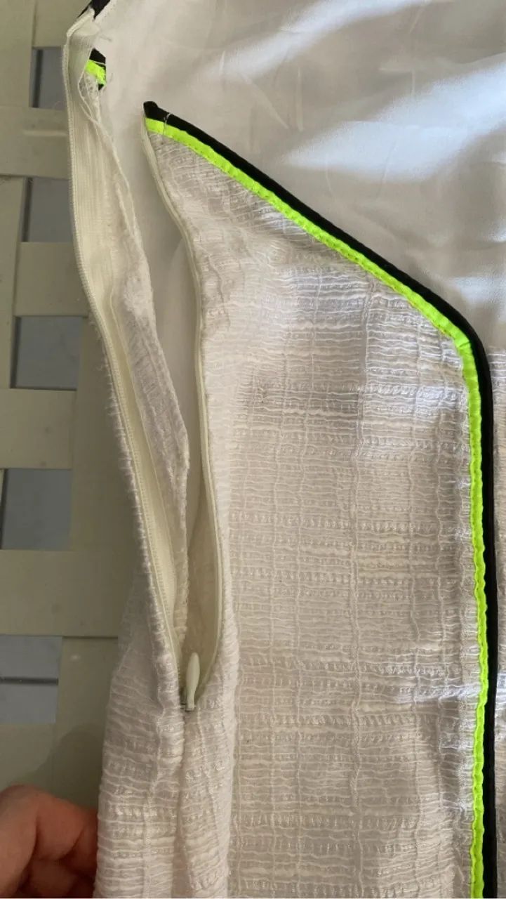 Top branco com detalhes - Foto 4