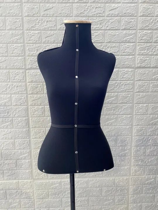 busto de costura preto 