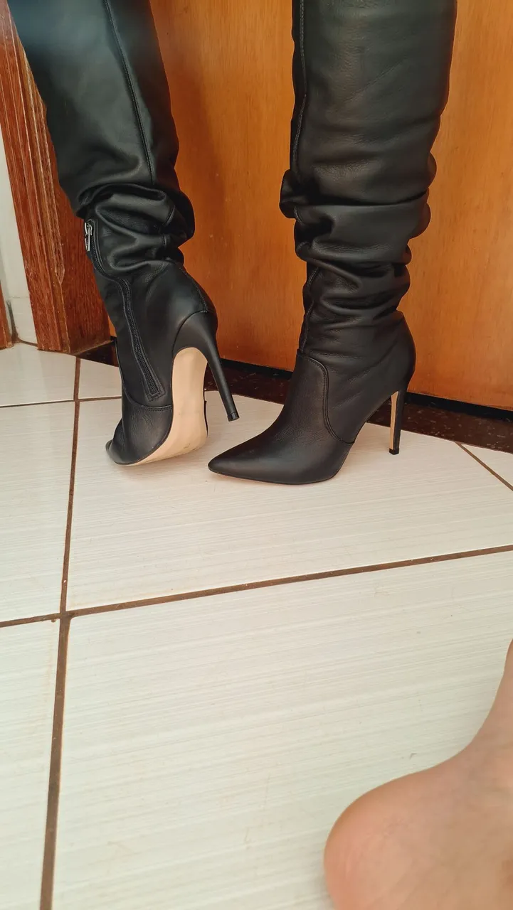 Bota Lia Line slouch Couro Preto
