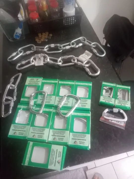 Jogo com 32 Mosquetões Novos 