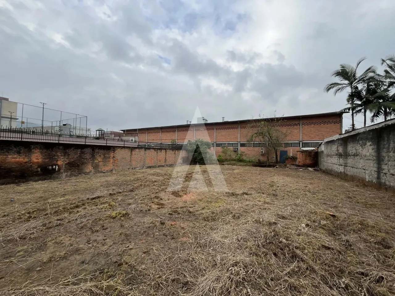 Terreno para alugar por R$ 5900.00, 955.05 m2 - AMERICA - JOINVILLE/SC