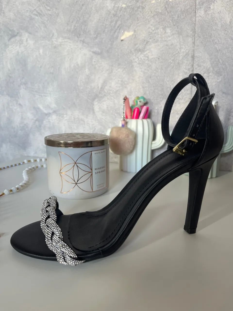 Sandália feminina preta com strass
