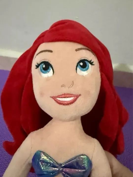 A pequena sereia Ariel da Disney de pano