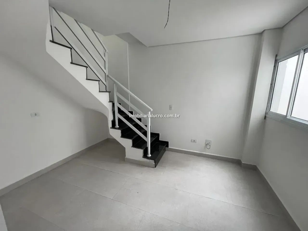 Cobertura Duplex! 2 Dormitórios sendo 1 Suíte, com Elevador! - de 530.000 por R$ 495.000! - Foto 3