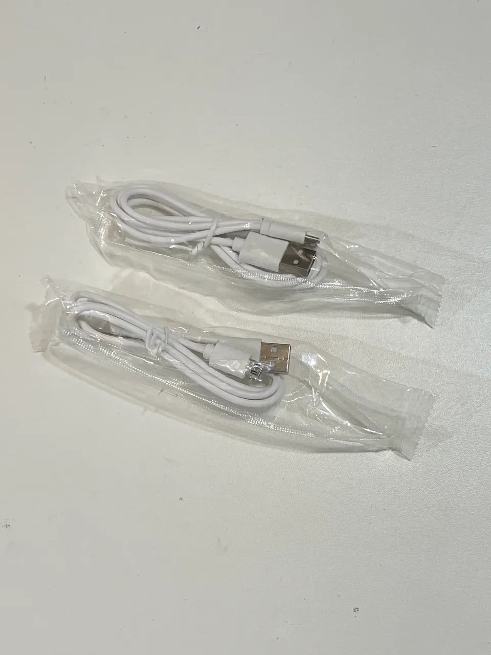 2 cabos USB para USB Micro-B