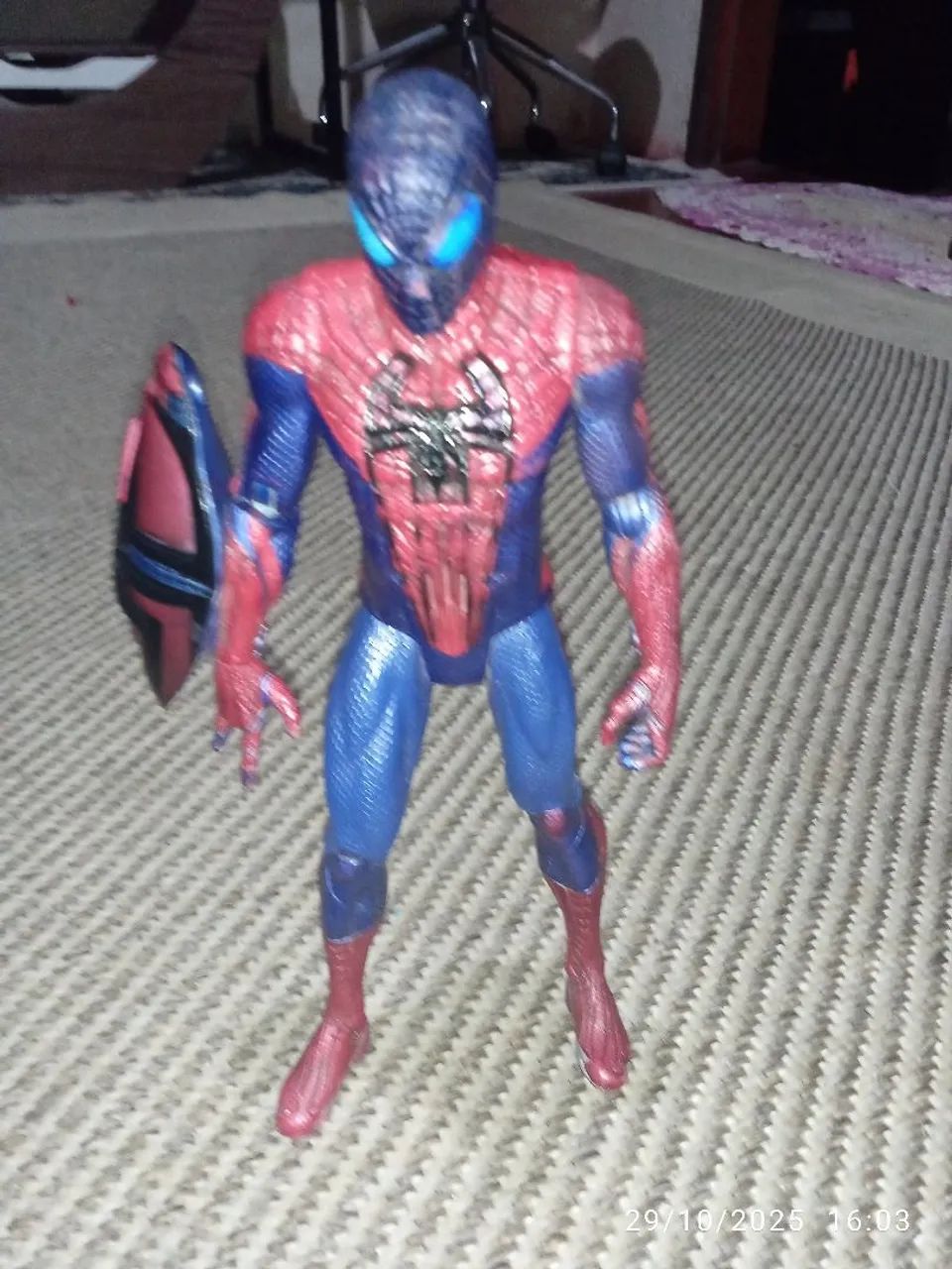 Boneco Homem Aranha 2015 com sons e luzes. - Foto 3