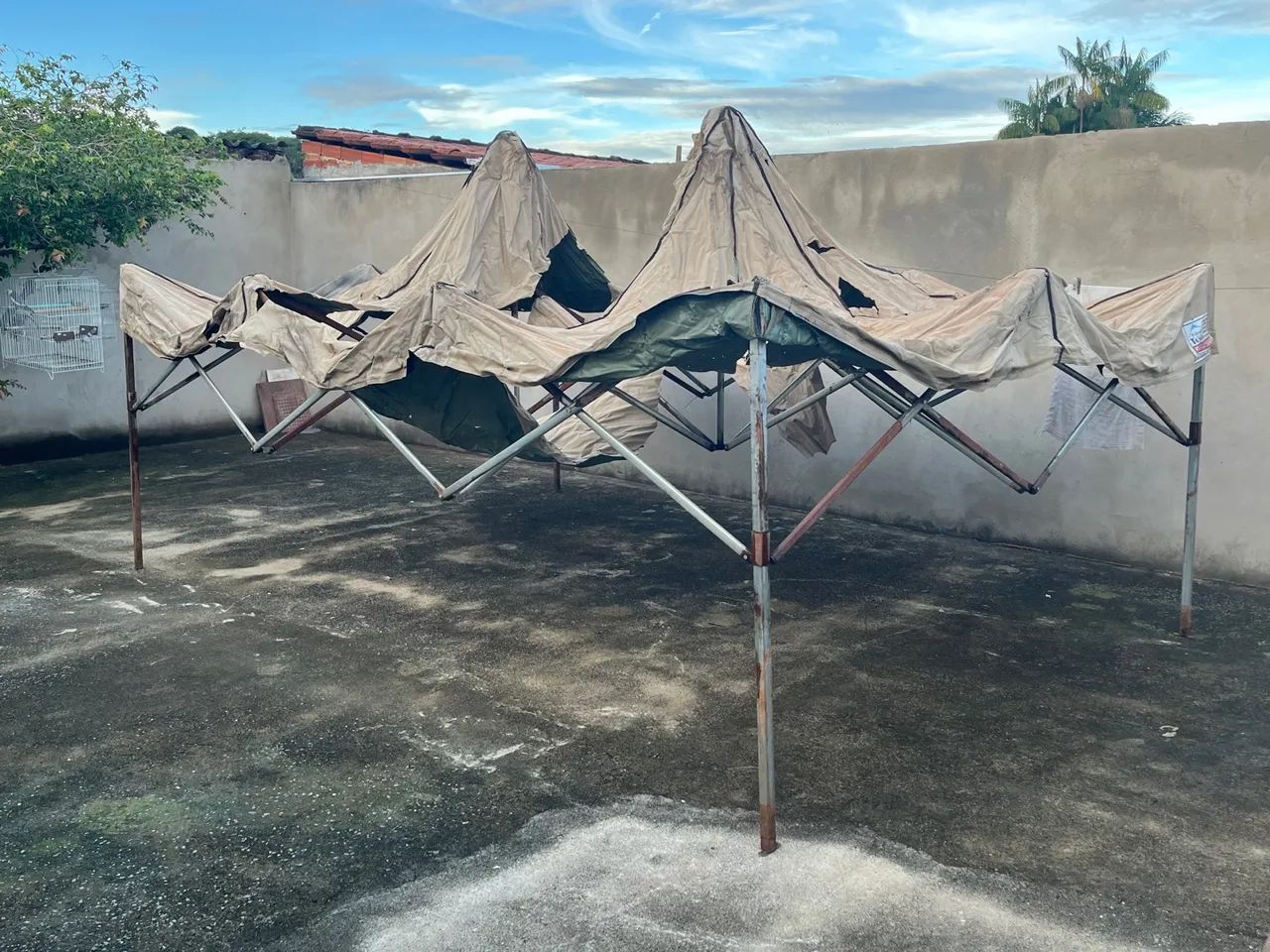 Tenda Sanfonada - Precisa de Manutenção (Lona Rasgada - Foto 2