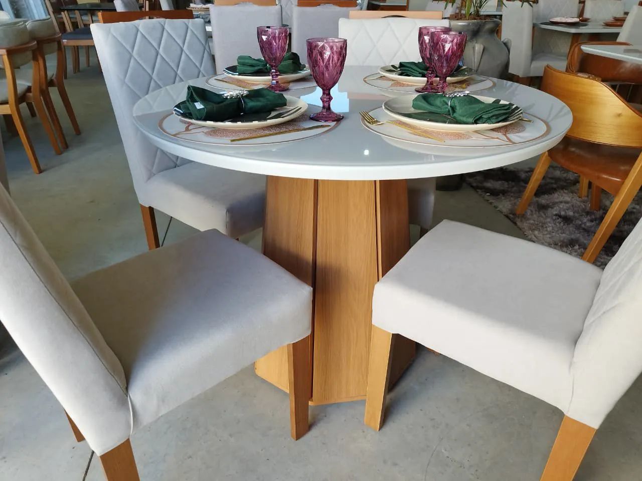 Mesa de Jantar em Madeira com 4 Cadeiras