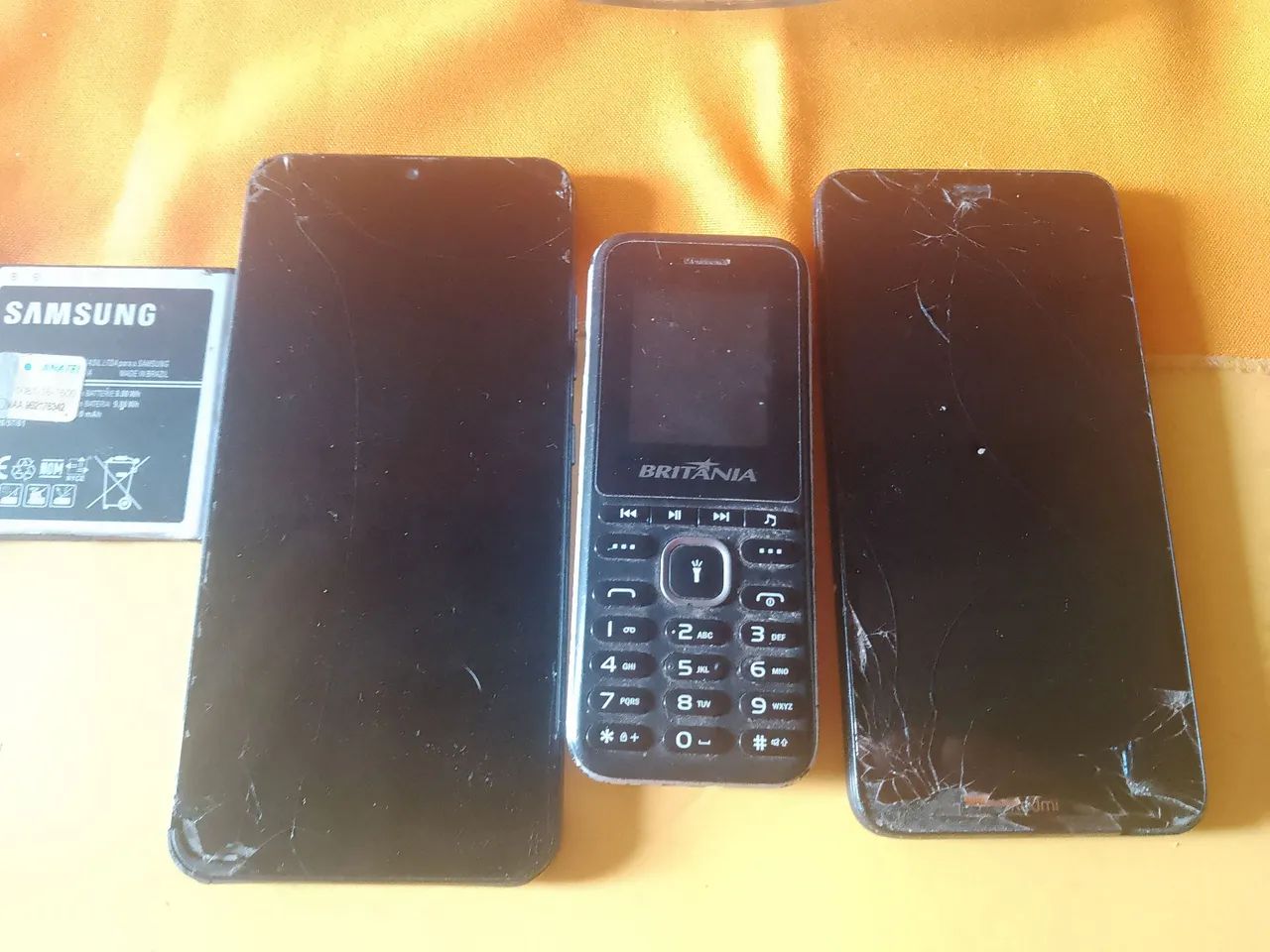 3 Celulares para retirada de peças