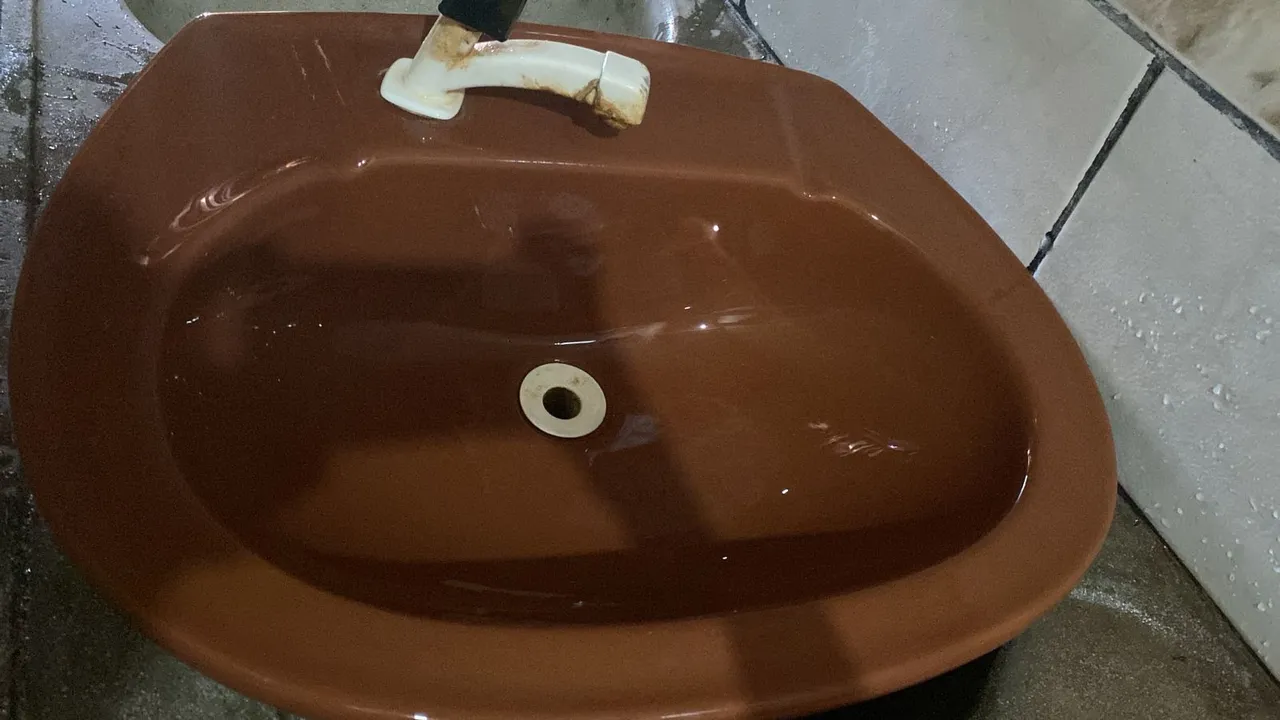 Cuba de cerâmica marrom