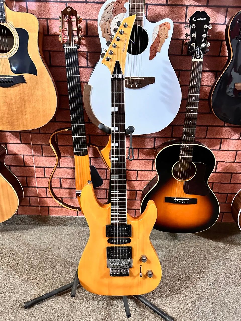Guitarra Hurricane Superstrato regulada ANALISO TROCAS