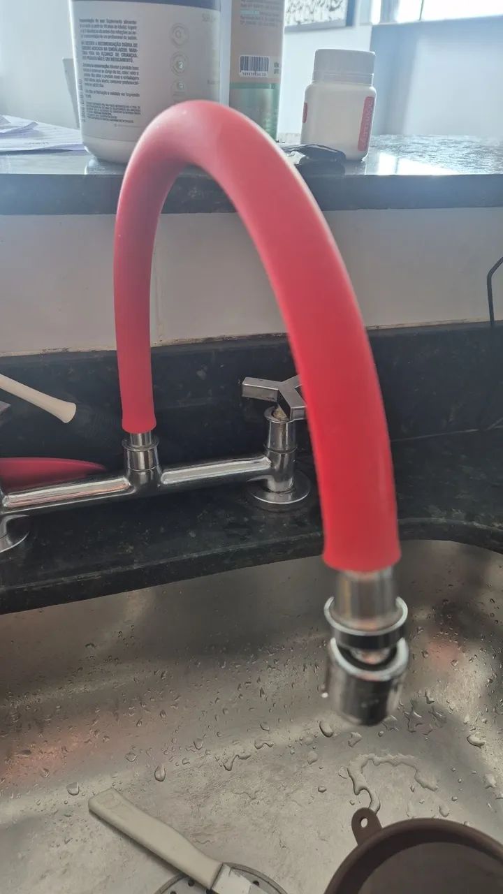 Torneira de pia de cozinha totalmente flexivel e resistente cor vermelha  - Foto 2