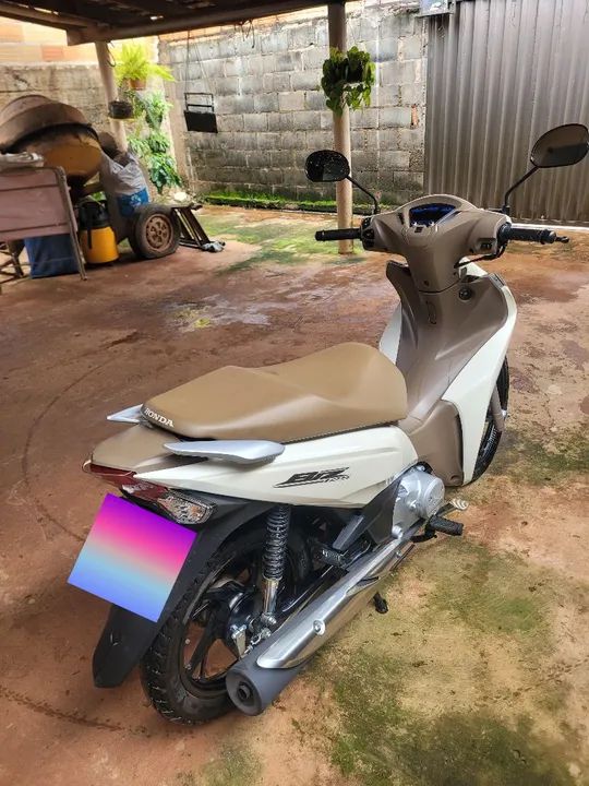 Troco por carro Honda Biz 125 , apenas 1500 km rodados - Foto 5