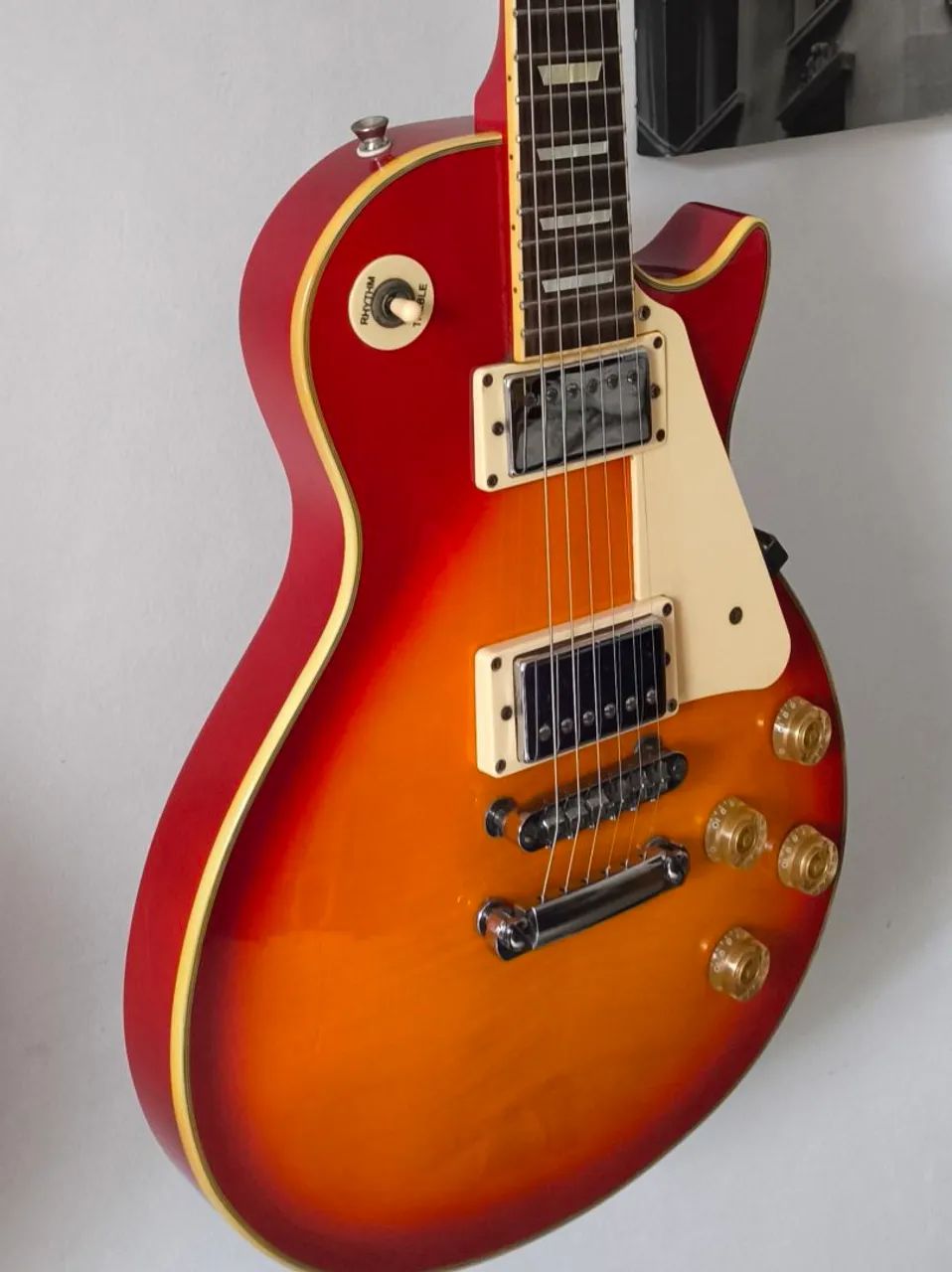 Guitarra Les Paul Memphis MLP-100 - Clássica, potente e pronta pra tocar!