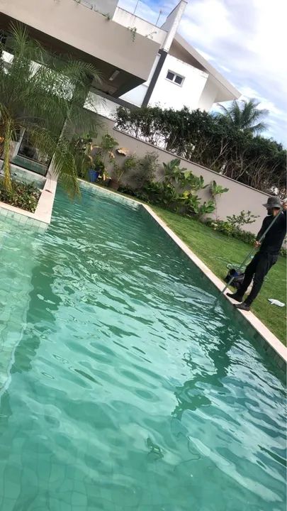 Limpeza e  manutenção de piscinas 