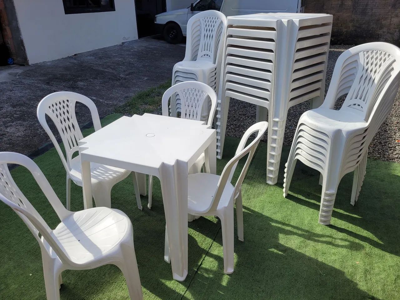 Mesas e cadeiras para locação