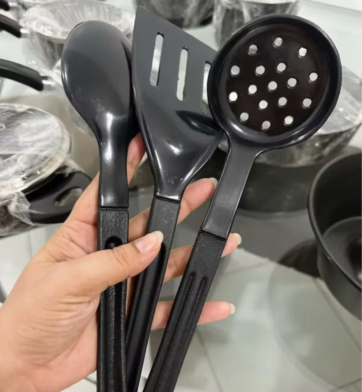 Kit de Utensílios de Cozinha em Nylon Preto