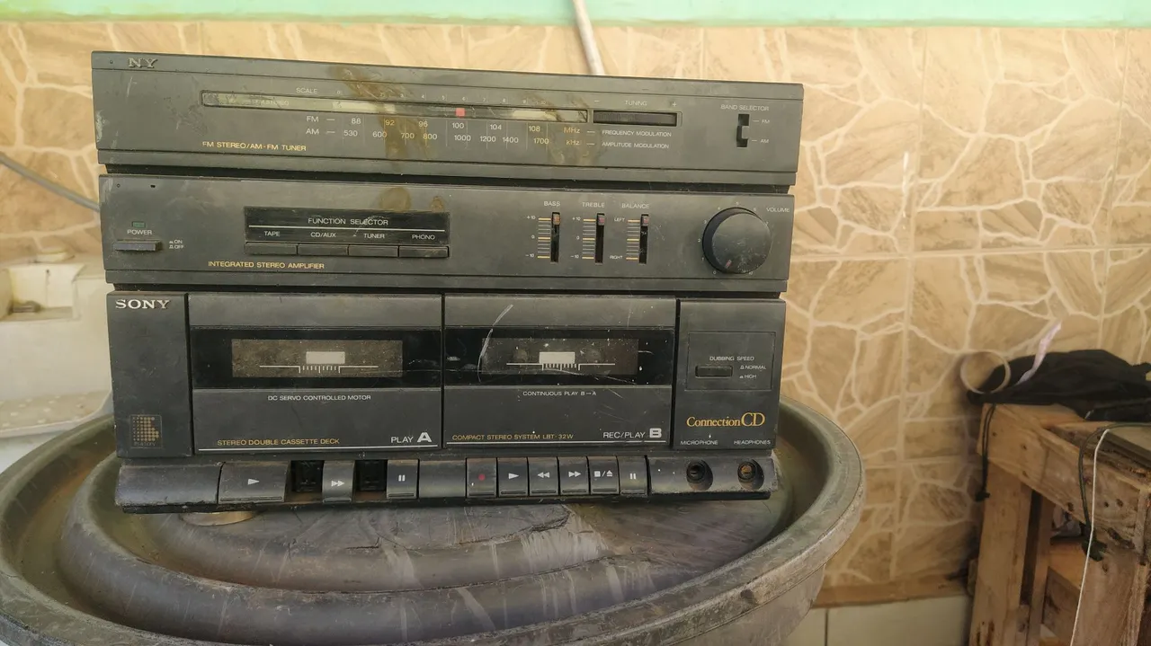 Mini System Sony Antigo com Rádio, Toca Fita e CD