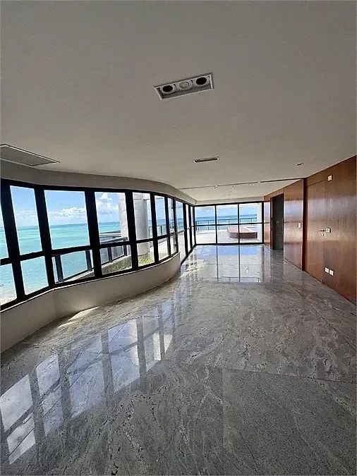 Cobertura 4 Quartos no Edf. Chateau Vuitton - Ponta Verde