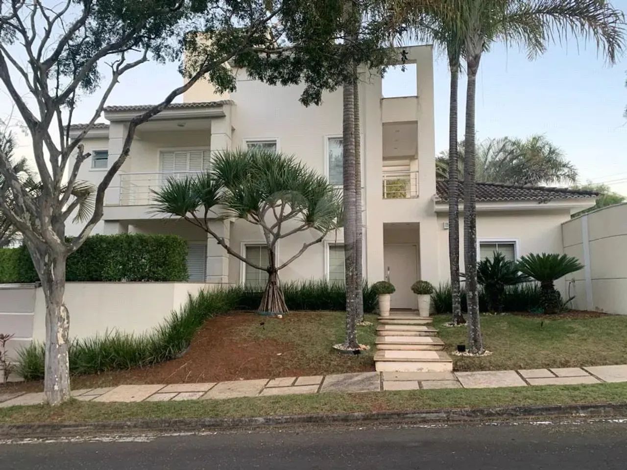 Casa à venda com 3 quartos, sendo 3 suítes, no condomínio Residencial Villa Dos Inglezes, 