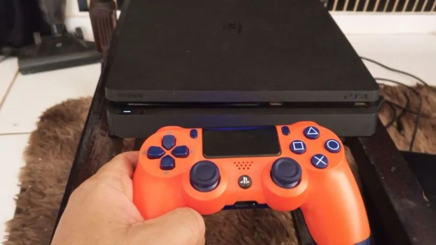 PS4 Slim 500GB + Controle