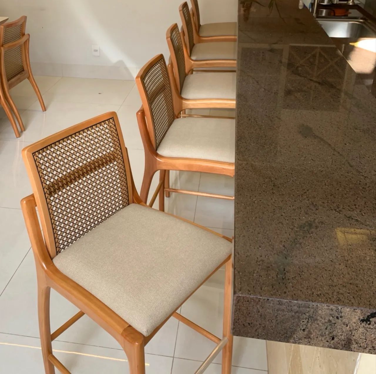 Banqueta moderna madeira resistente  - Foto 3