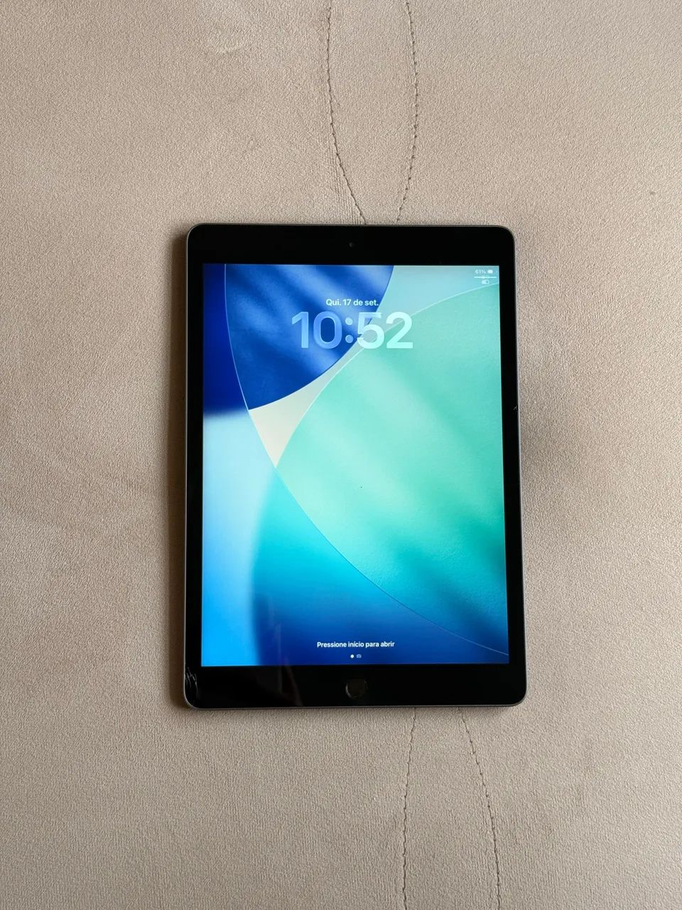 iPad 8ª Geração 128GB - Funcionando perfeitamente + cabo