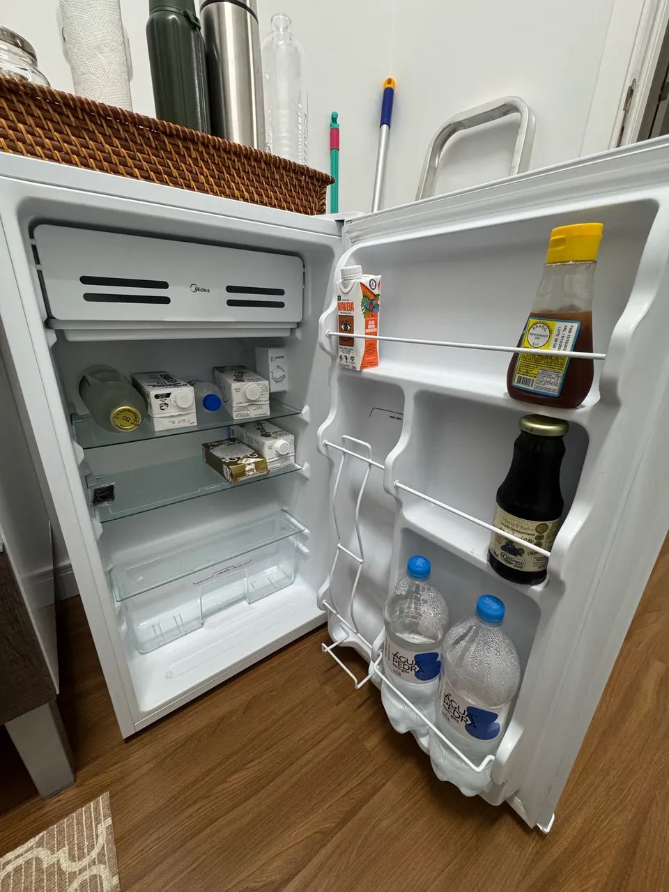 Frigobar Midea 93 litros - Foto 4