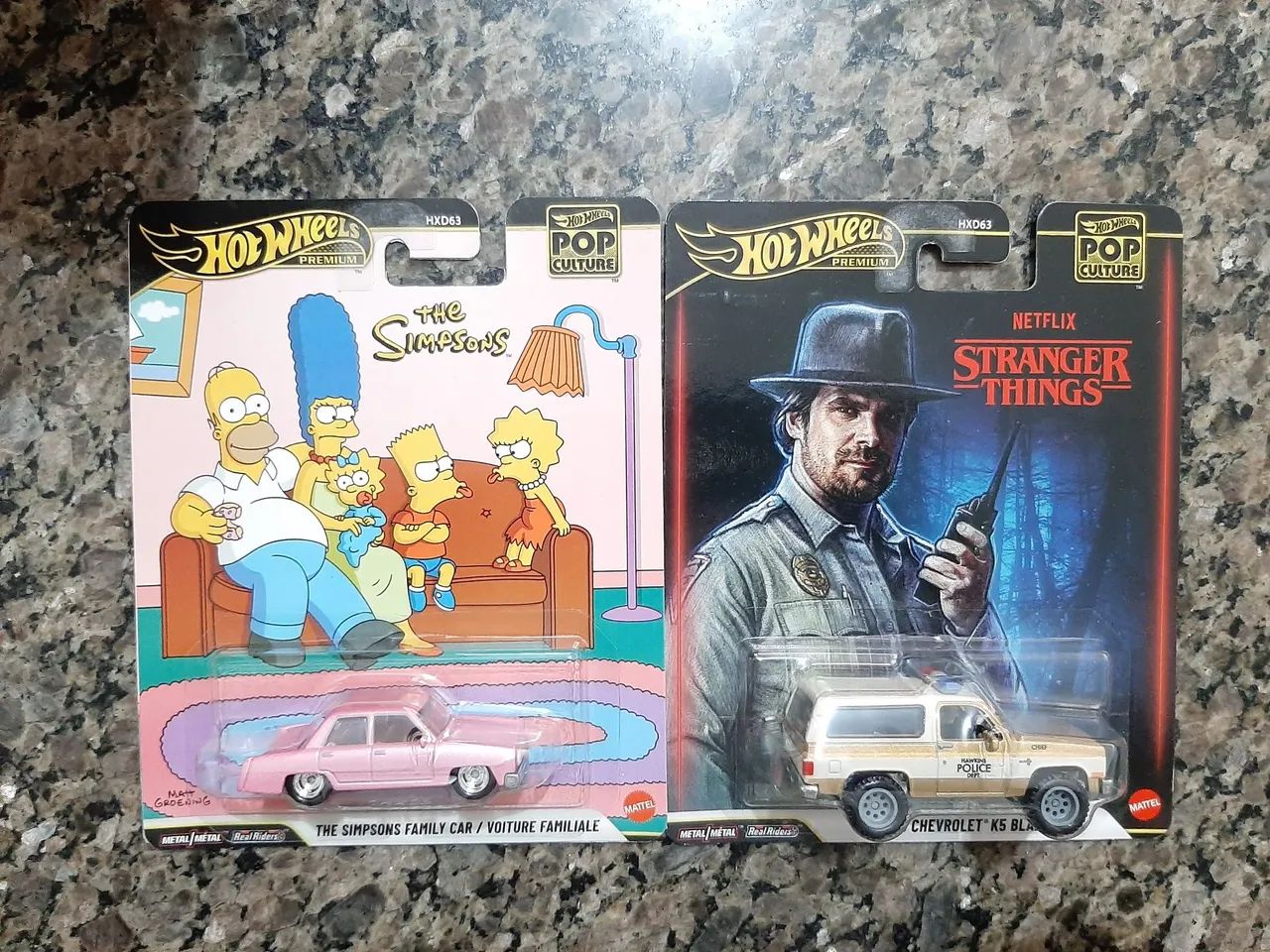 Dupla Hot Wheels Pop Culture(Simpsons e stranger)