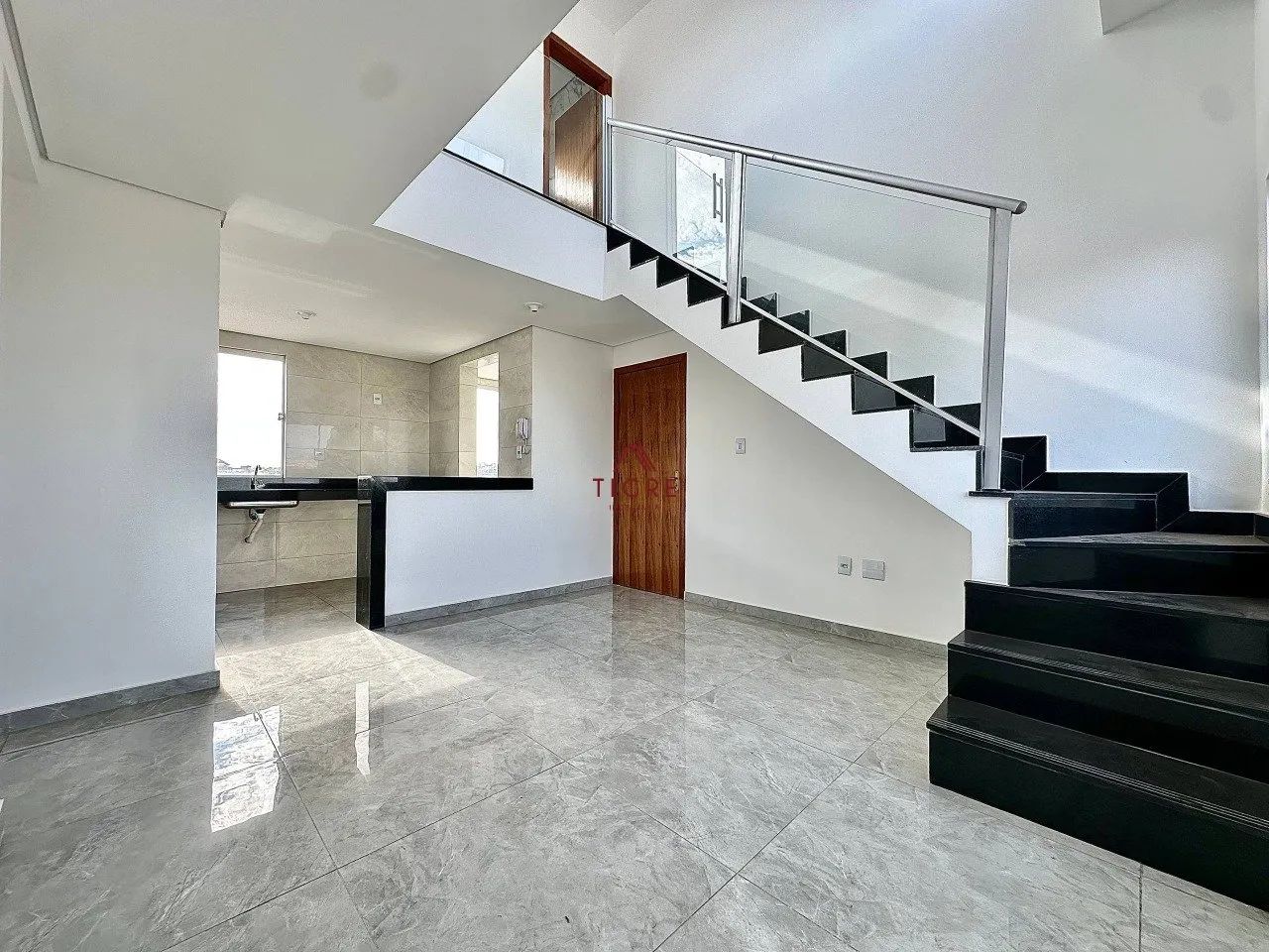 Cobertura com 3 Quartos à Venda, 140m² - Foto 2
