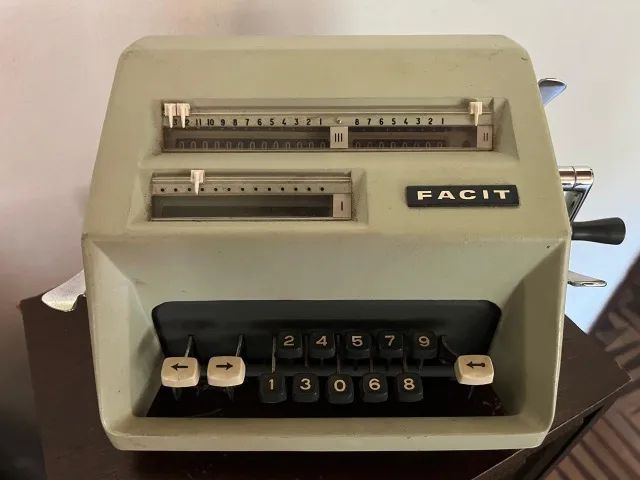 Facit C1-13 mechanical calculator with crank, 1966