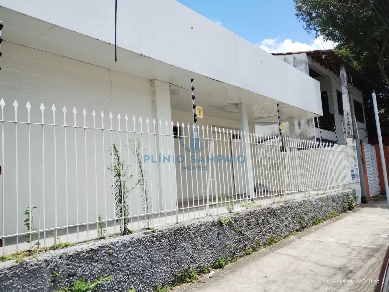 Imóvel para aluguel possui 180 metros quadrados com 3 quartos - Foto 2