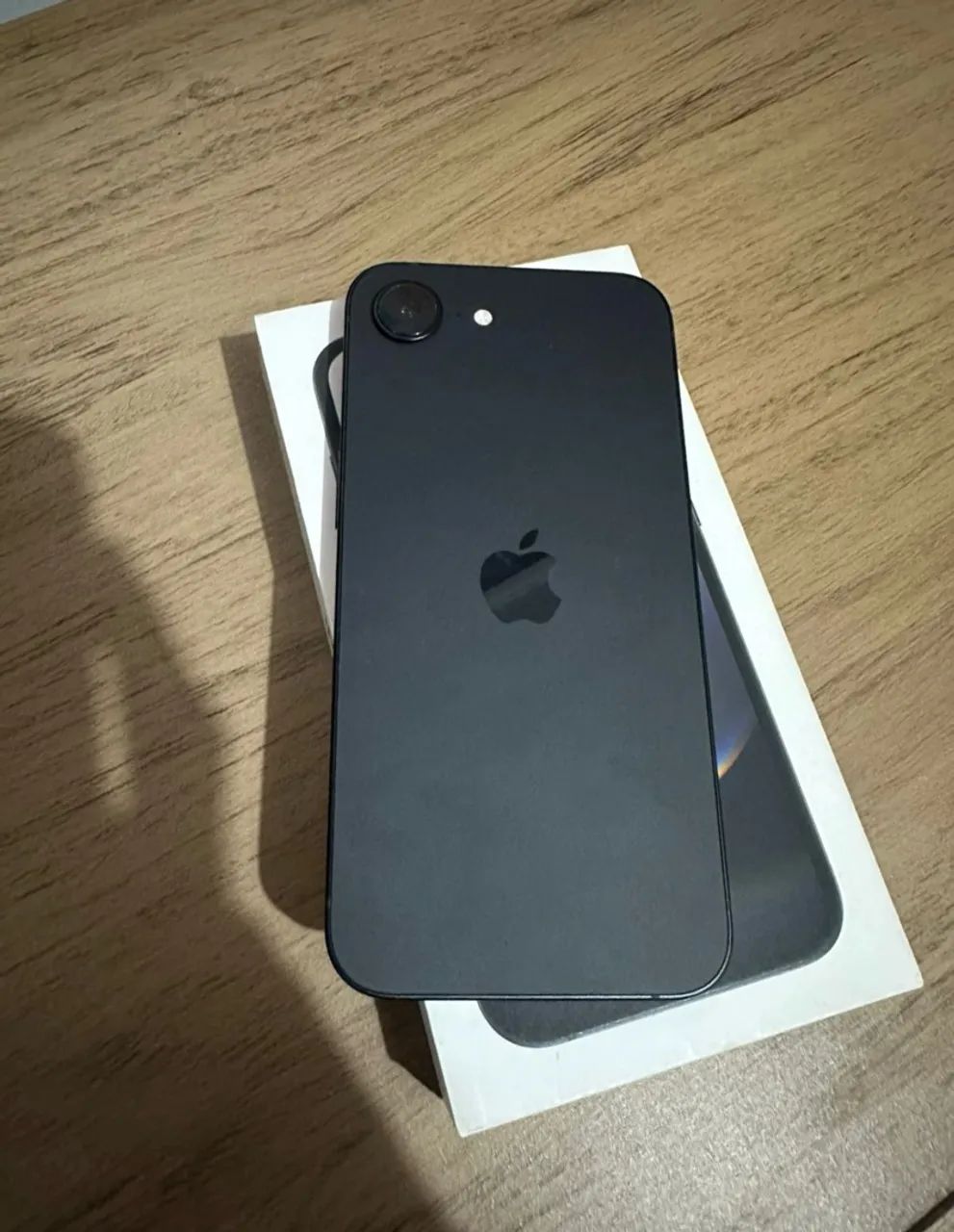 iPhone 16e 100% saúde bateria na caixa