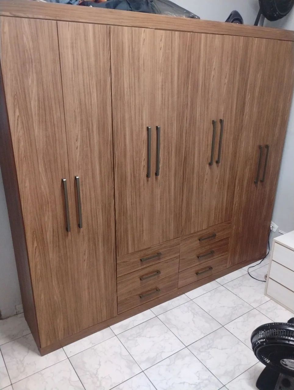 Guarda roupa 6 portas 